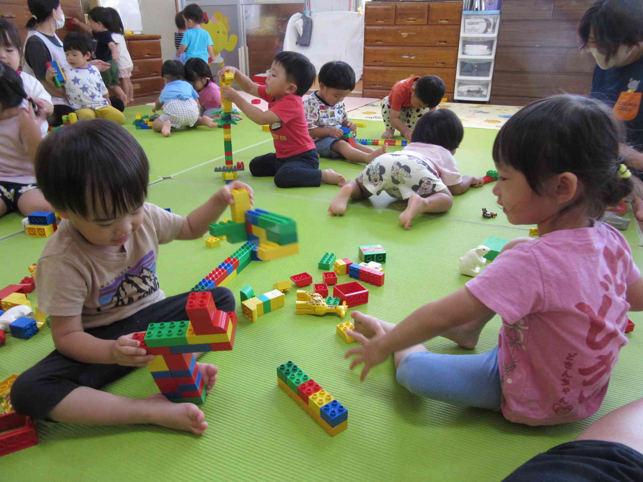 太陽の下で元気いっぱい